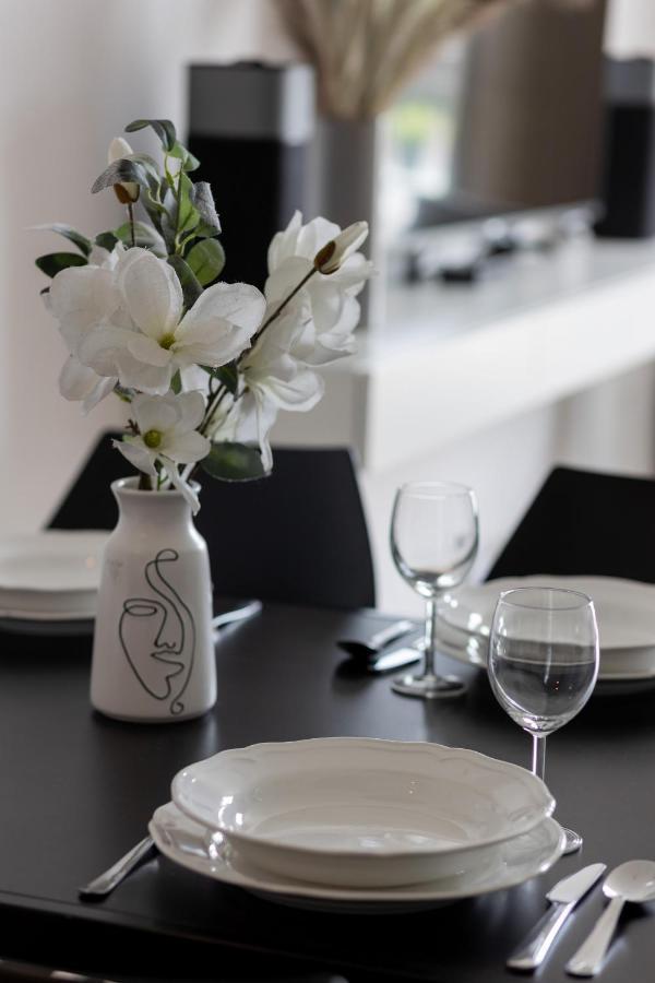 Trendy Apartment Marszalkowska With City View Near Ogrod Saski By Noclegi Renters Warschau Buitenkant foto